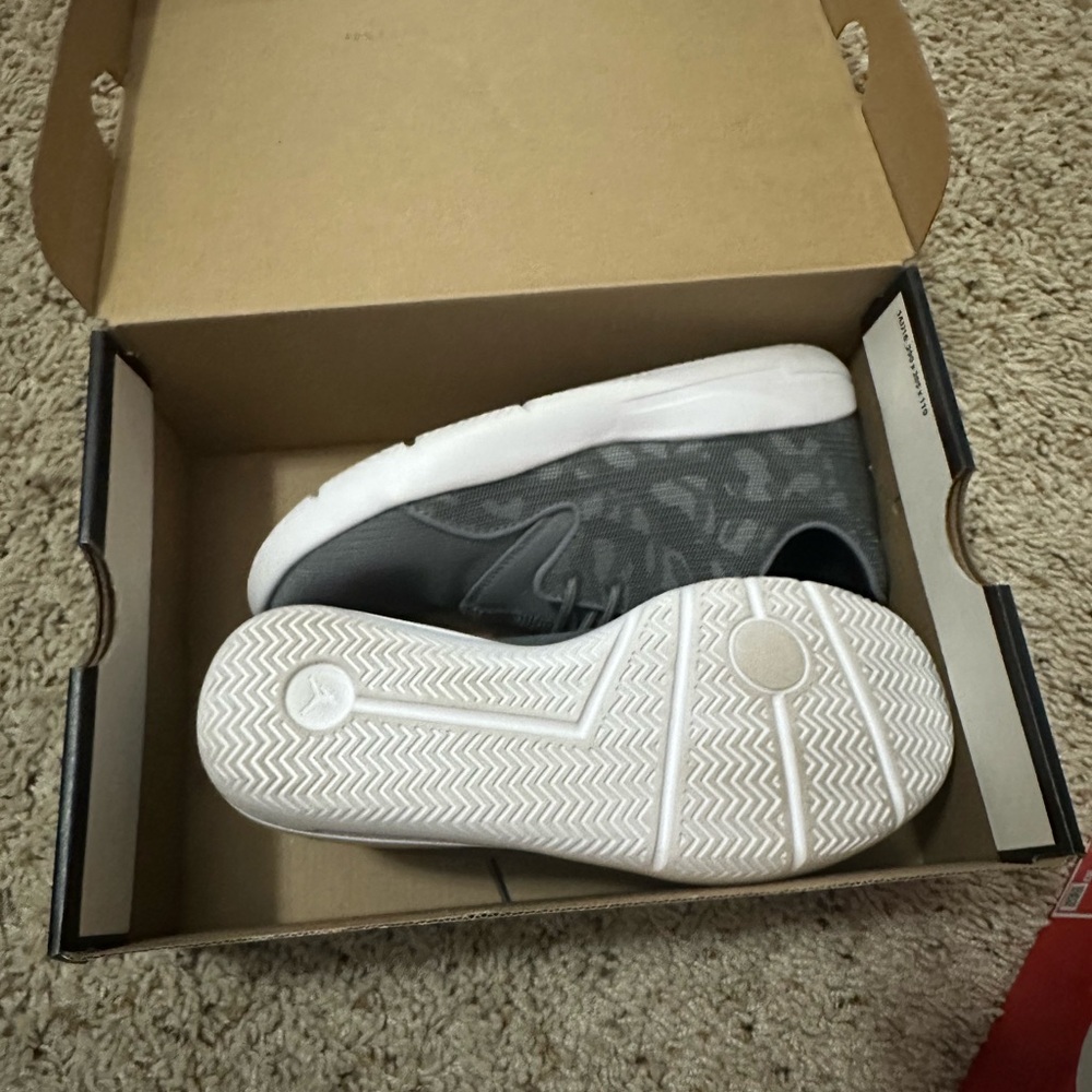 Jordan eclipse Sneakers - Picture 2 of 3